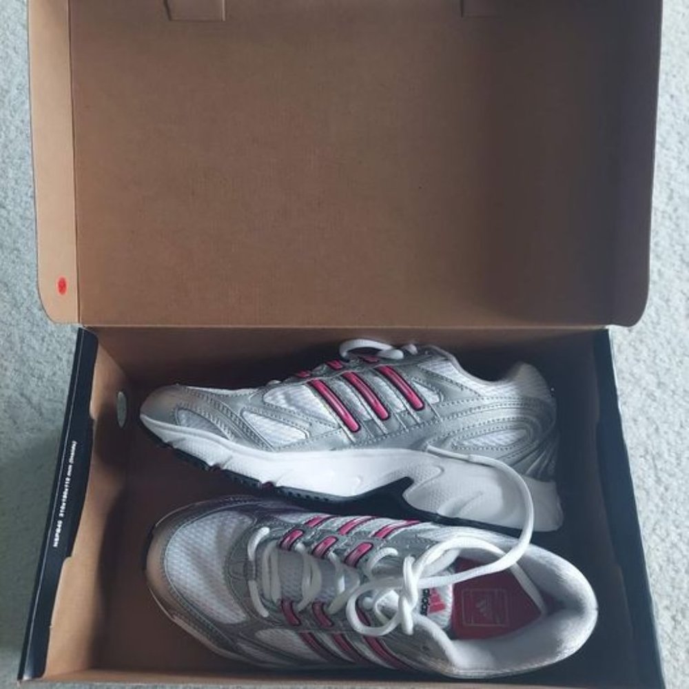 Women's Adidas falcon running shoes